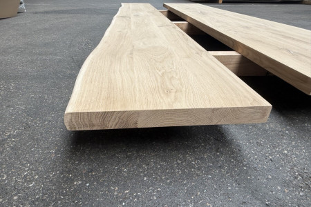 Rustiek eiken plank met boomrand